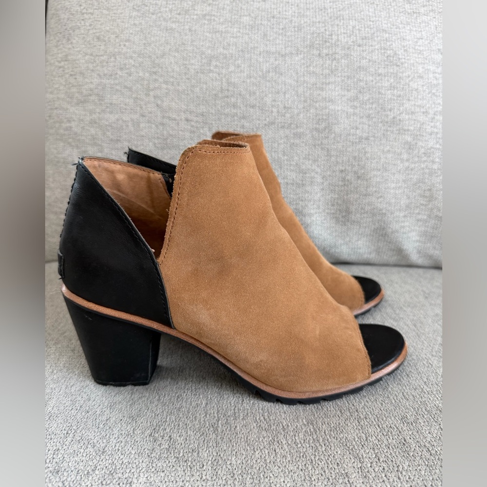 Sorel Women's Nadia Bootie Non Shell Boots Camel and Black Open Toe Size 10